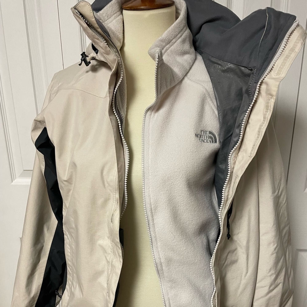 Tan/cream medium Northface ski jacket